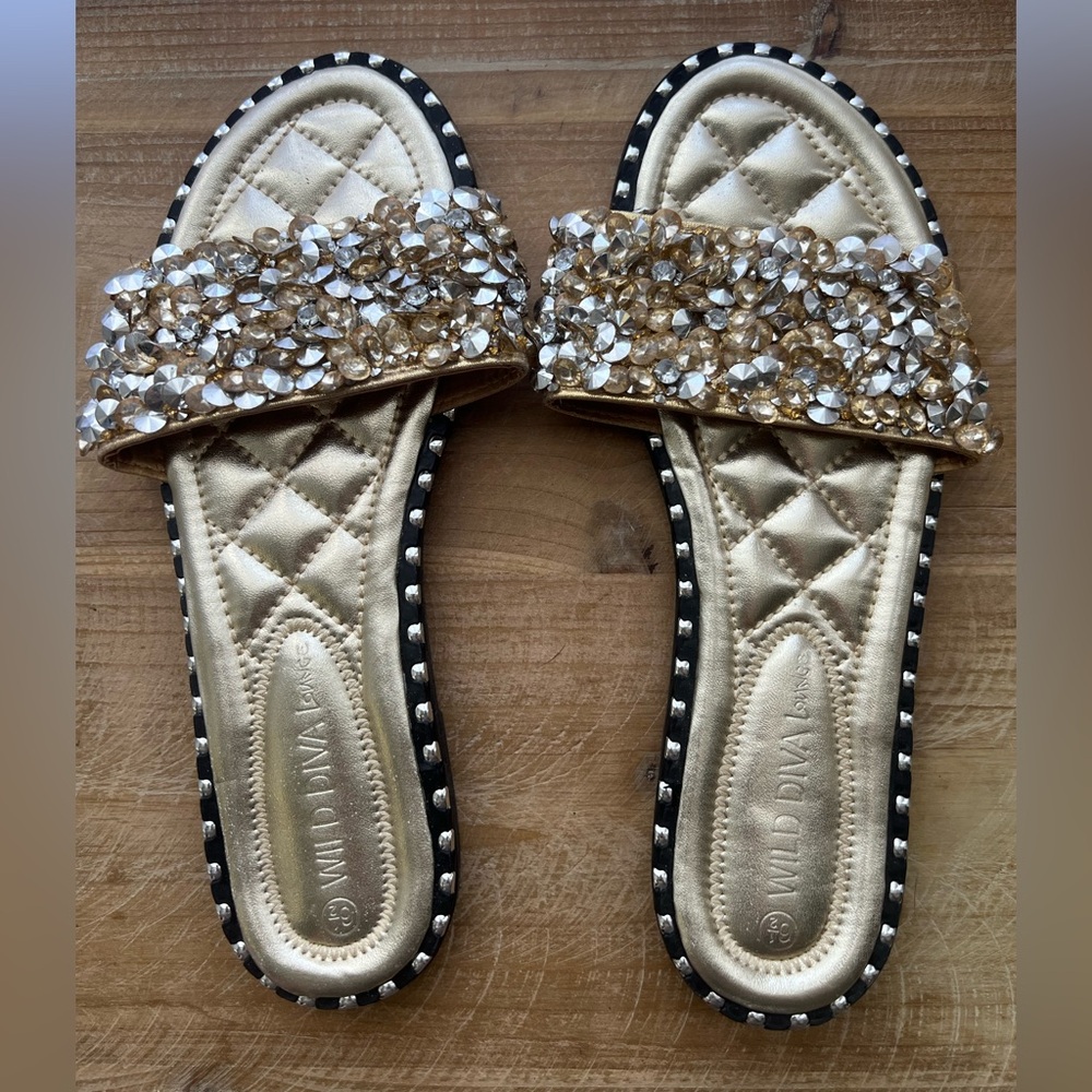 Wild Diva Lounge Sparkly Band Slip on Slide Sandal in Gold Size 6.5 - Picture 4 of 8